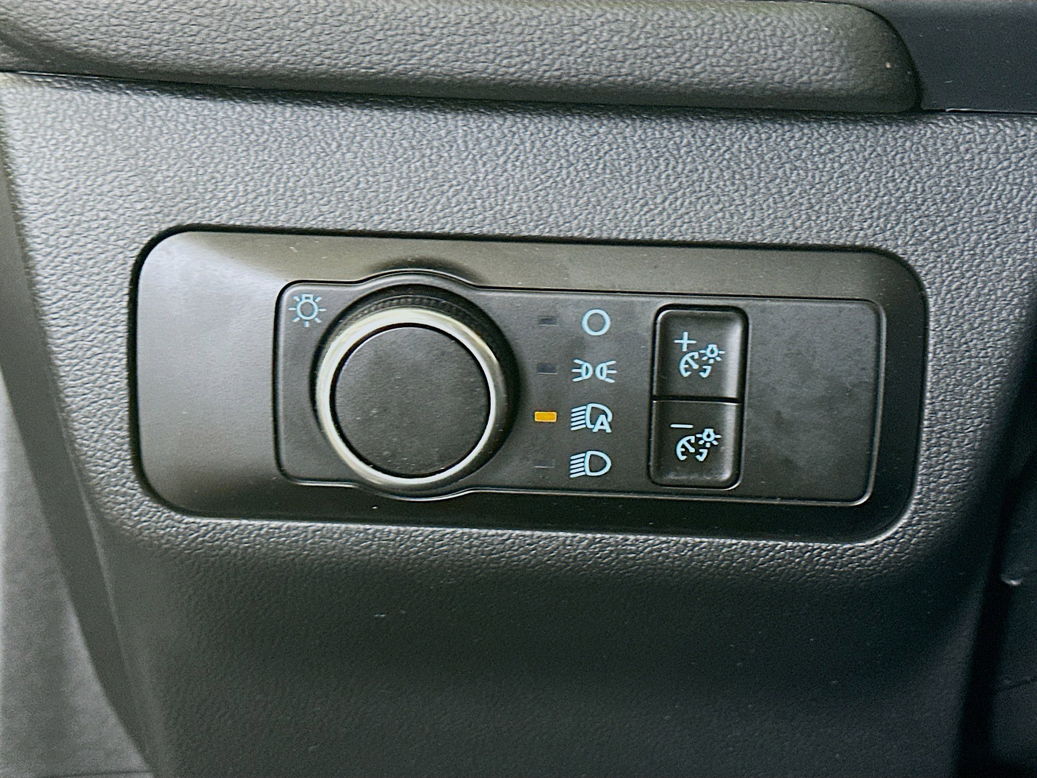 Used 2025 Ford Escape Active AWD/4WD image 17