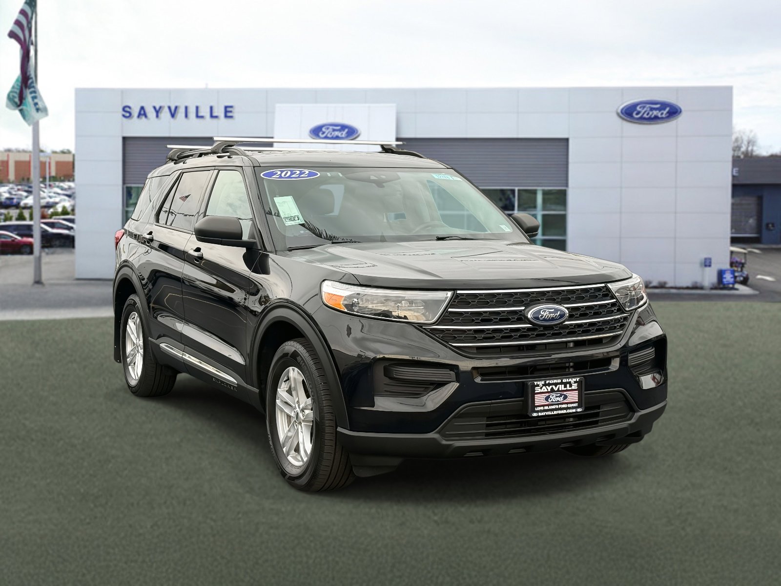 Used 2022 Ford Explorer XLT image 2