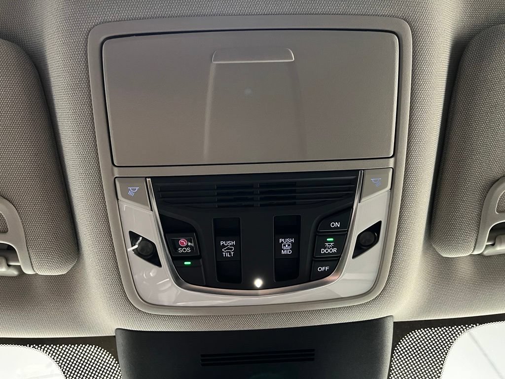 Certified 2025 Acura MDX SH-AWD w/ Advance Package image 9