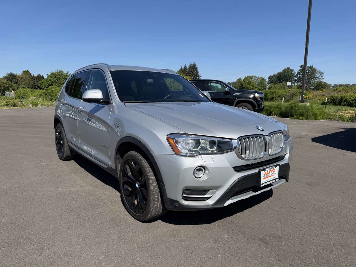 Used 2017 BMW X3 xDrive28i AWD/4WD image 2