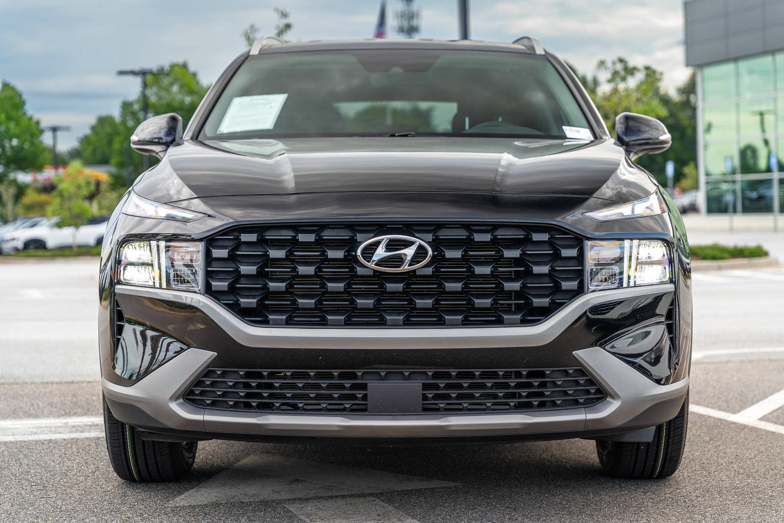 Used 2023 Hyundai Santa Fe SEL FWD image 2