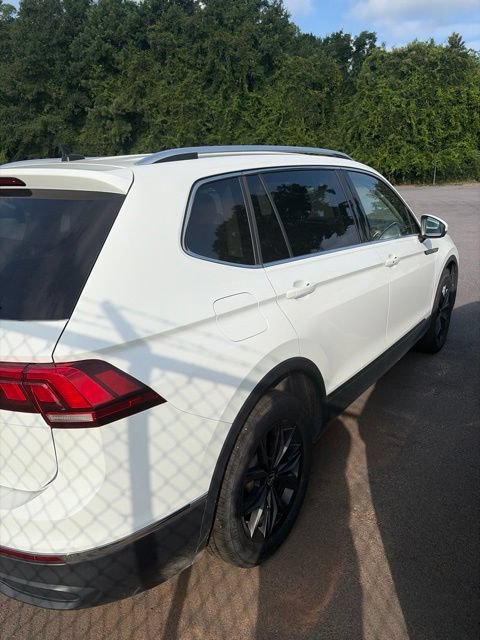 Used 2024 Volkswagen Tiguan SE FWD image 3