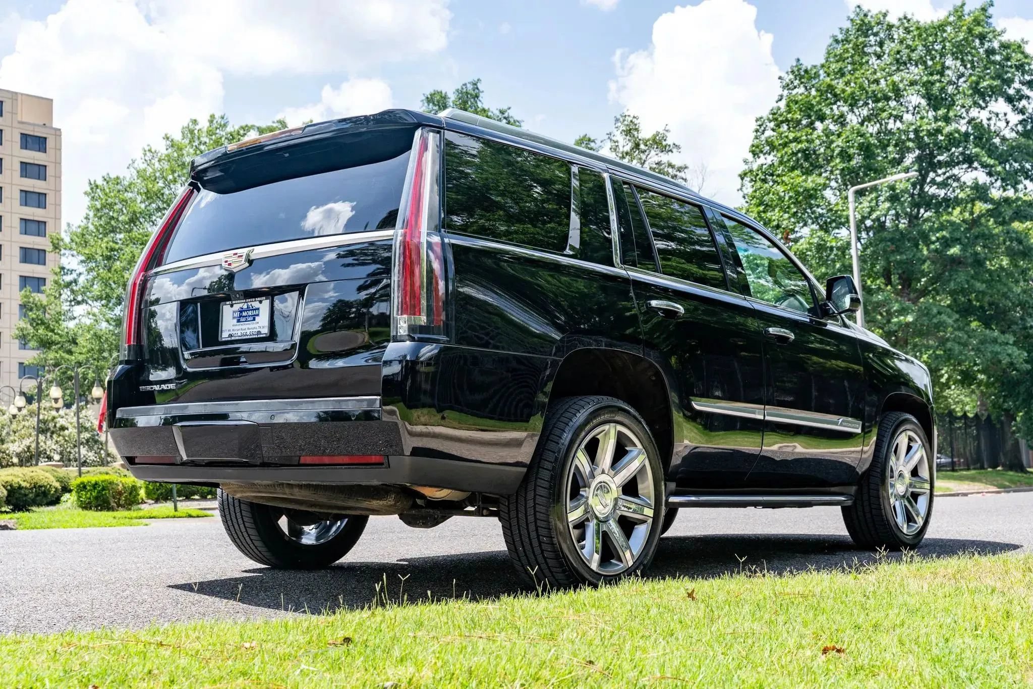 Used 2020 Cadillac Escalade Luxury RWD image 5