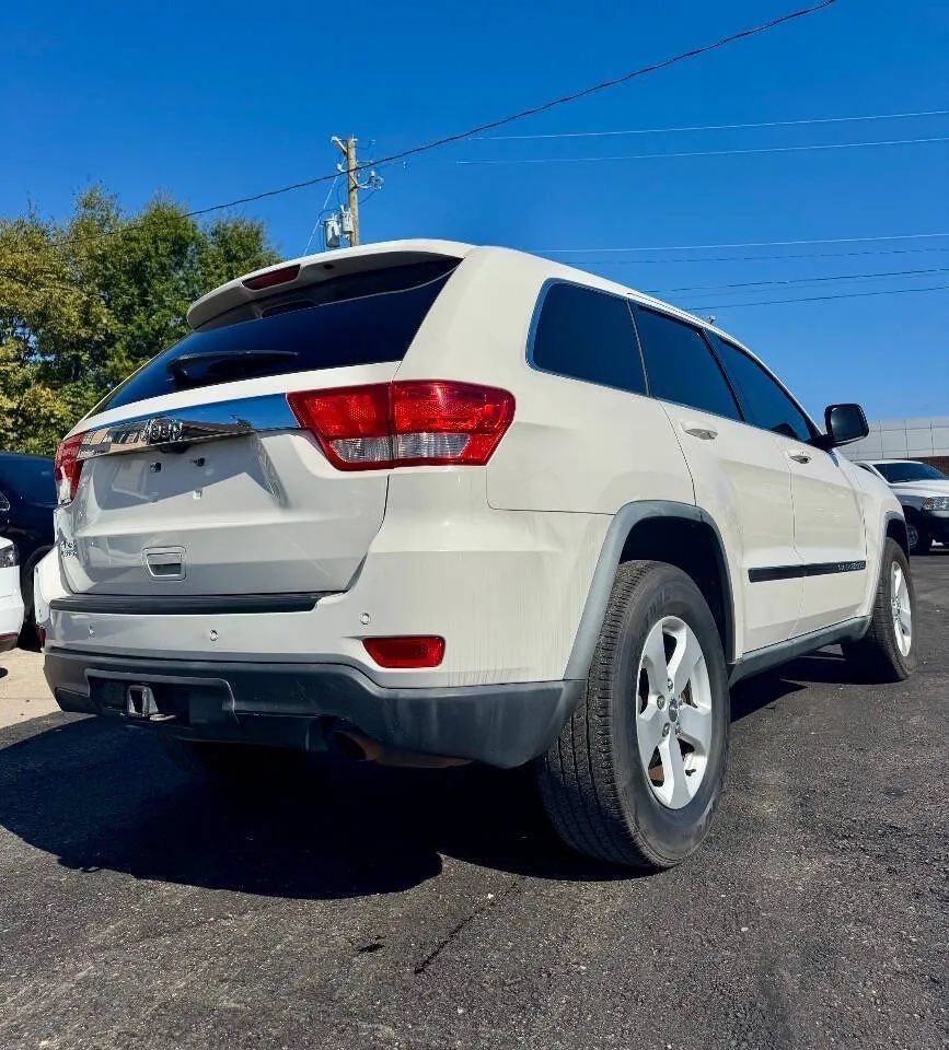 Used 2012 Jeep Grand Cherokee Laredo AWD/4WD image 3