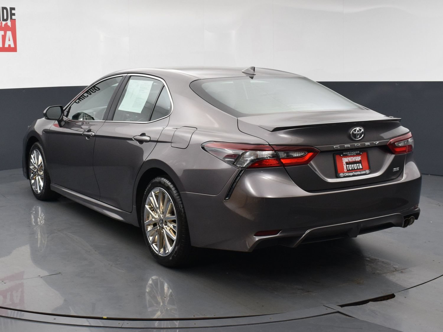 Used 2024 Toyota Camry SE FWD image 3
