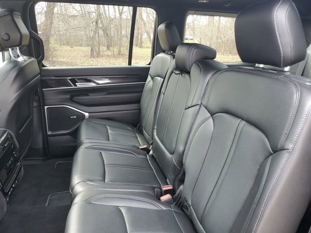 Used 2024 Jeep Wagoneer 4WD w/ Premium Group I image 35