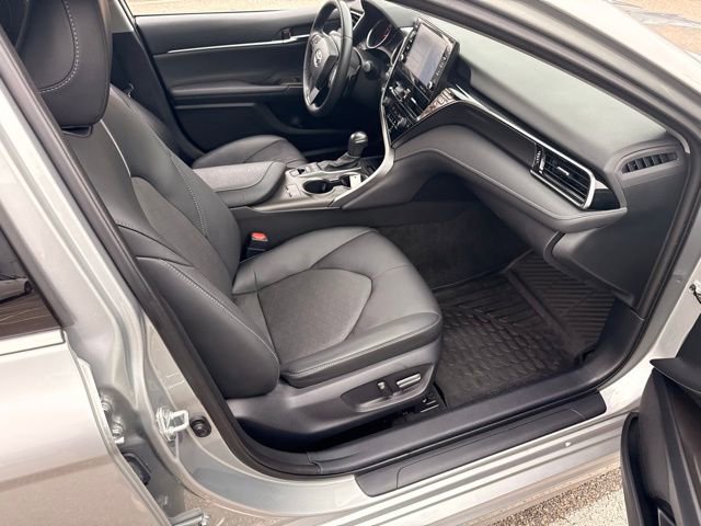 Used 2022 Toyota Camry XSE image 13