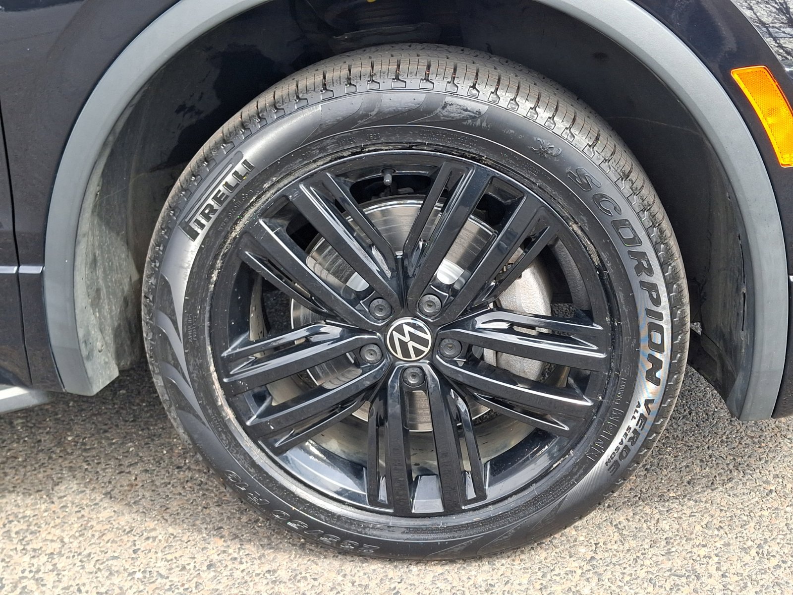 Certified 2022 Volkswagen Tiguan SE R-Line image 8