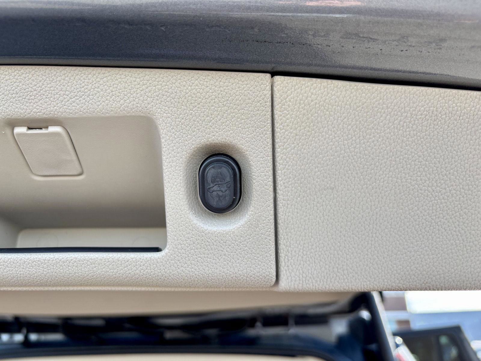 Used 2018 Cadillac Escalade Luxury image 19