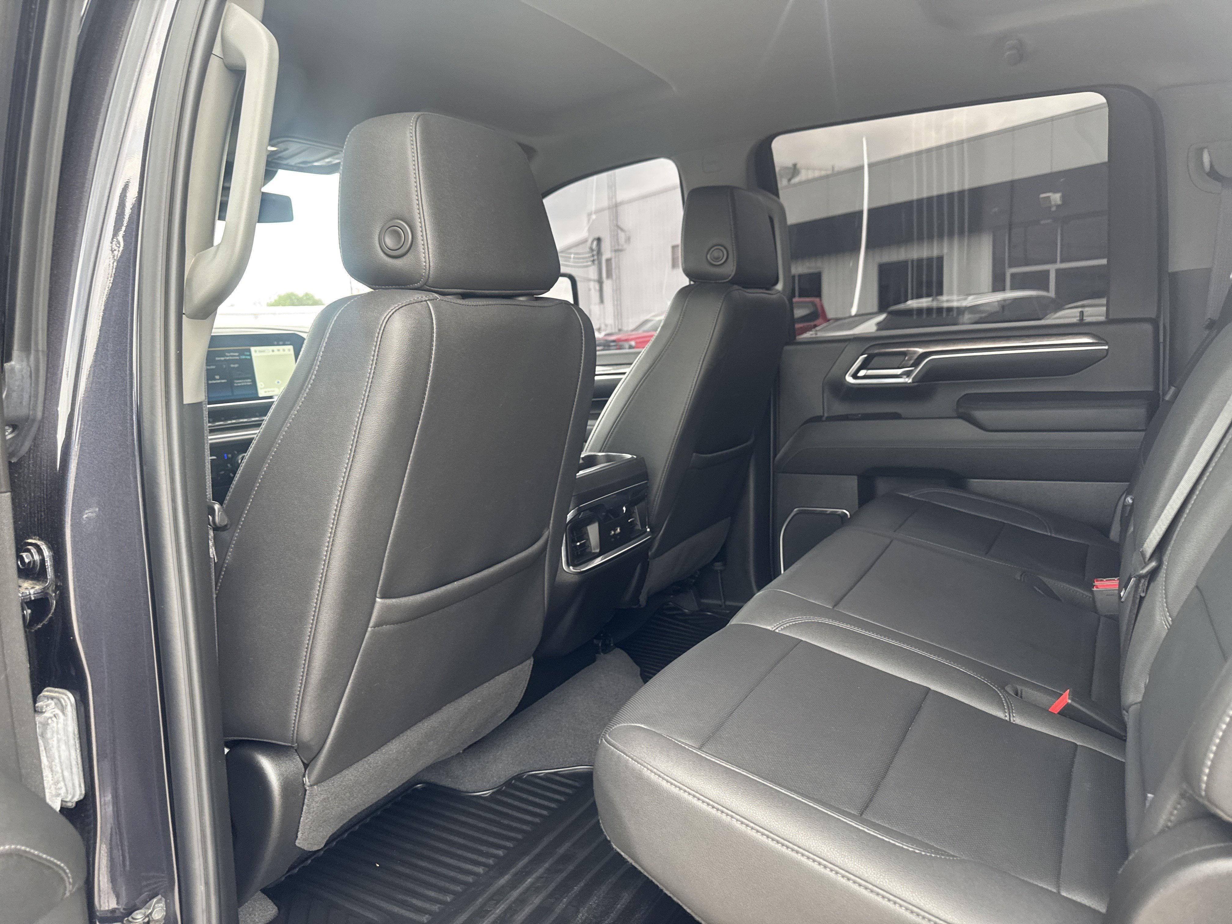 Used 2024 Chevrolet Silverado 2500 LTZ w/ LTZ Convenience Package AWD/4WD image 11