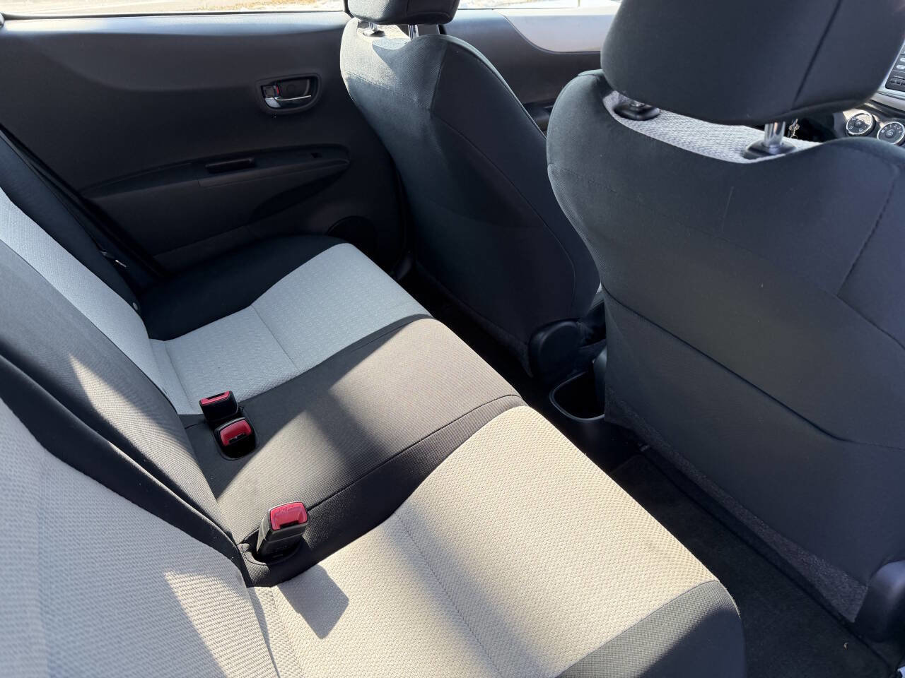 Used 2012 Toyota Yaris LE image 22