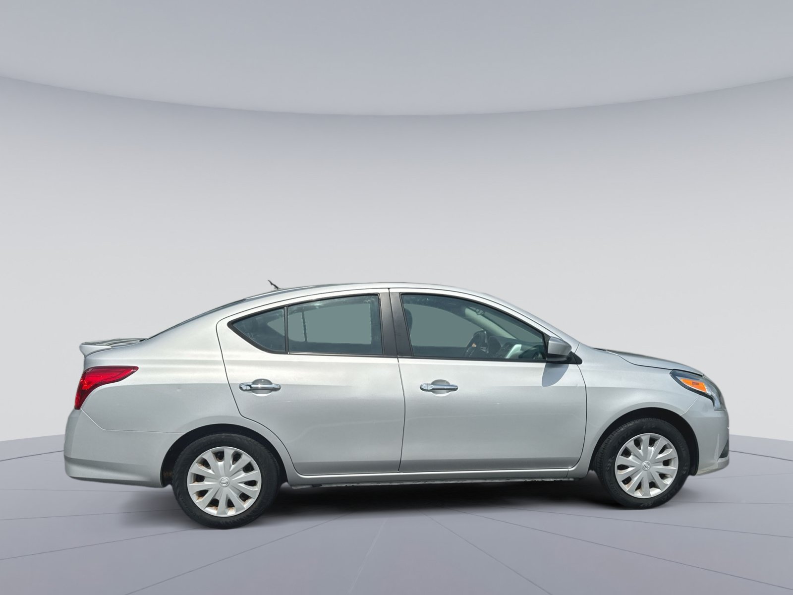 Used 2018 Nissan Versa SV FWD image 31