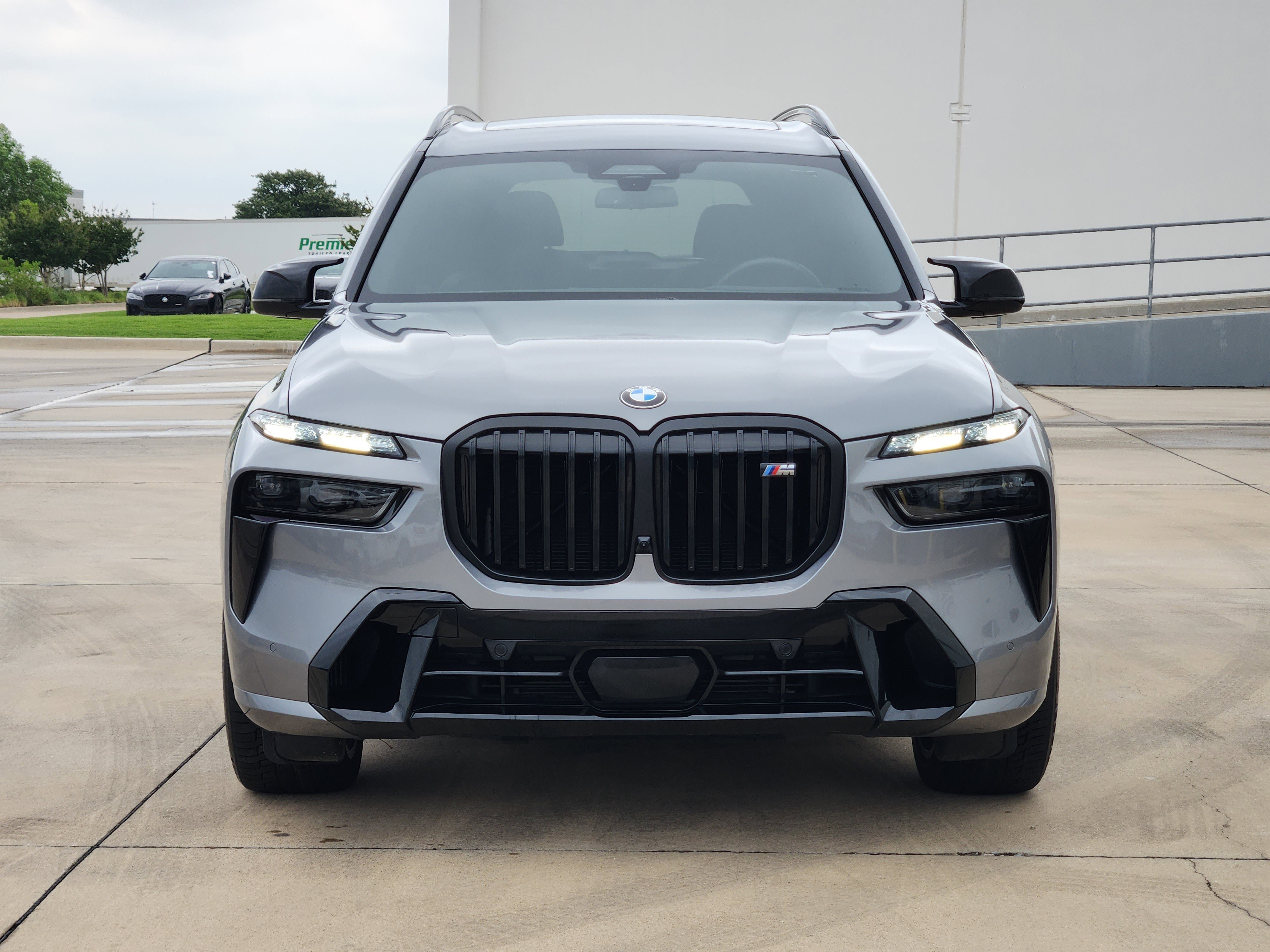 Used 2025 BMW X7 M60i AWD/4WD image 2