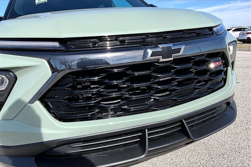 Used 2024 Chevrolet TrailBlazer RS w/ Driver Confidence Package image 28