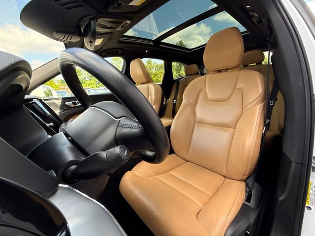 Used 2019 Volvo XC60 T5 Momentum w/ Multimedia Package AWD/4WD image 24