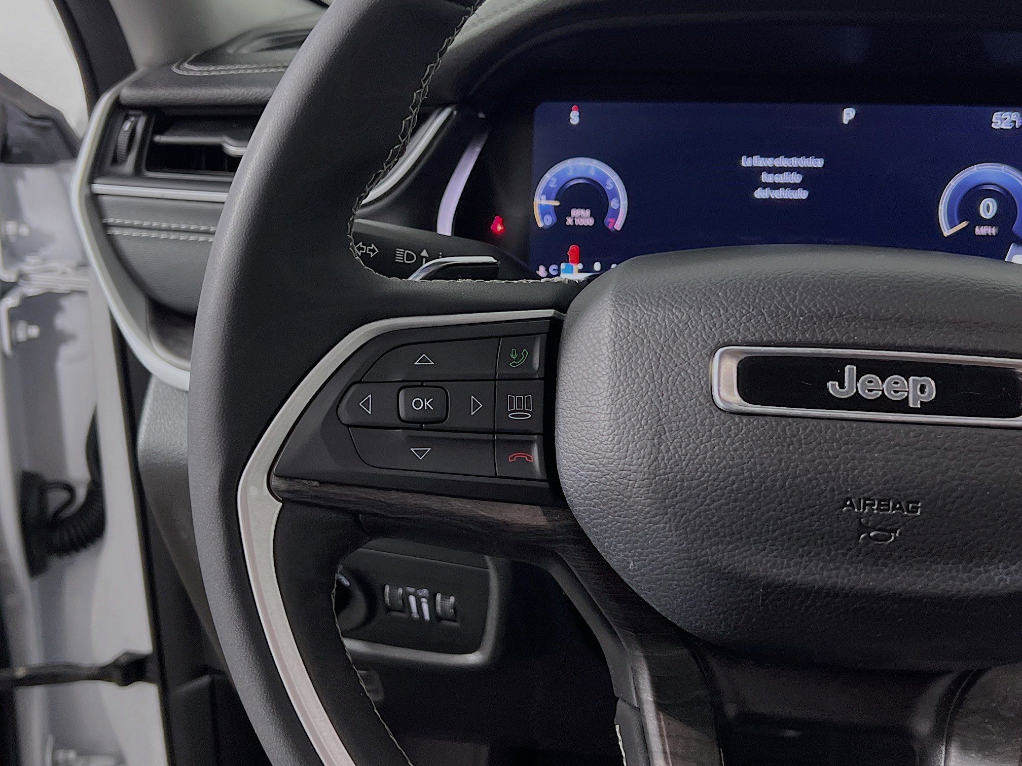 Used 2023 Jeep Grand Cherokee Limited image 19