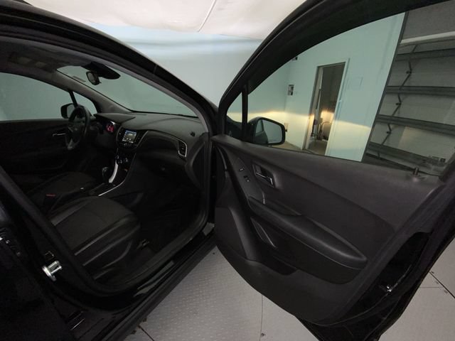 Used 2019 Chevrolet Trax LT w/ LT Convenience Package FWD image 24
