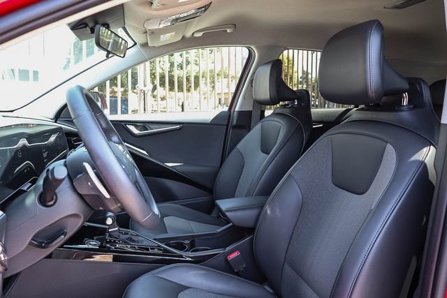 Certified 2025 Kia Niro EX FWD image 18