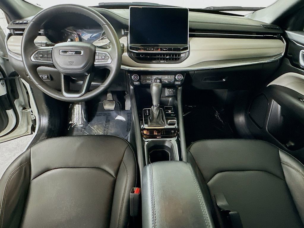 Used 2024 Jeep Compass Limited image 16