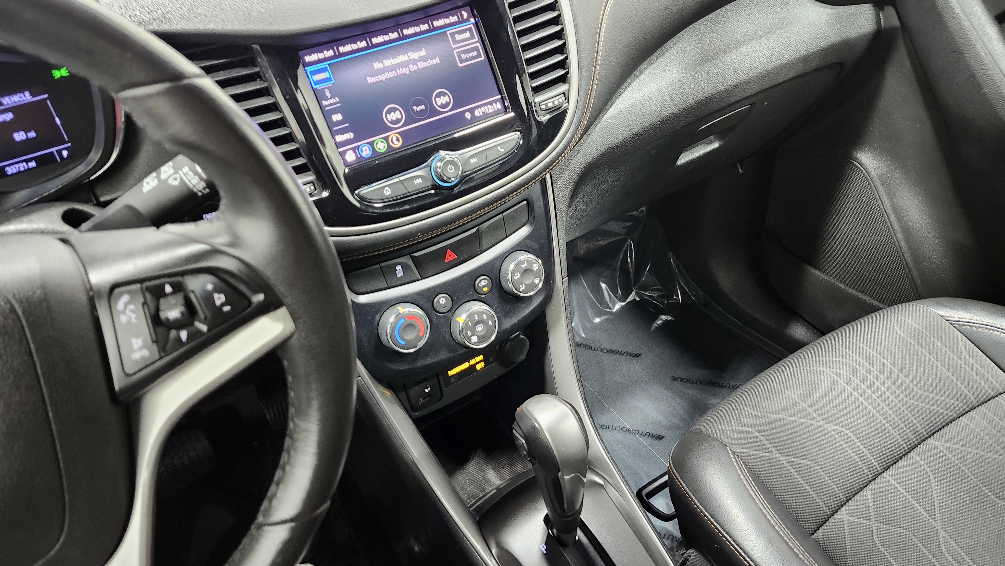 Used 2020 Chevrolet Trax LT w/ LT Convenience Package image 28