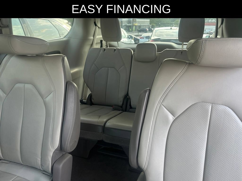 Used 2017 Chrysler Pacifica Touring-L Plus FWD image 19