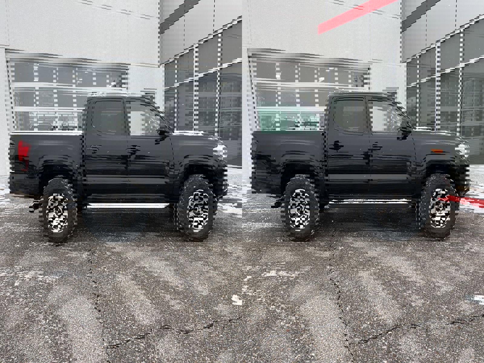 Used 2022 Toyota Tacoma SR image 13