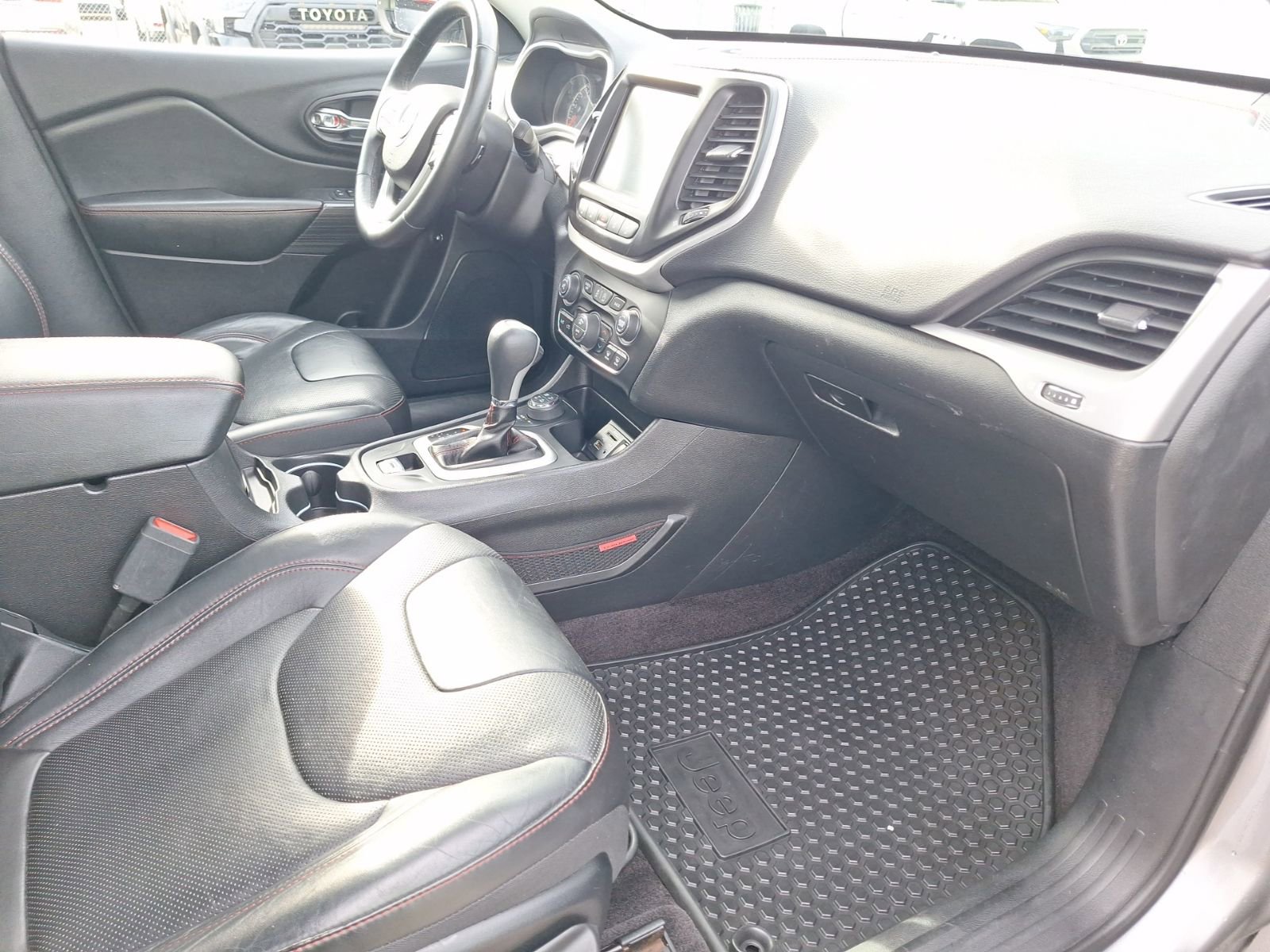 Used 2017 Jeep Cherokee Trailhawk image 36