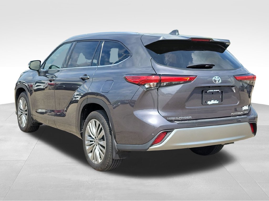 Used 2022 Toyota Highlander Platinum AWD/4WD image 4