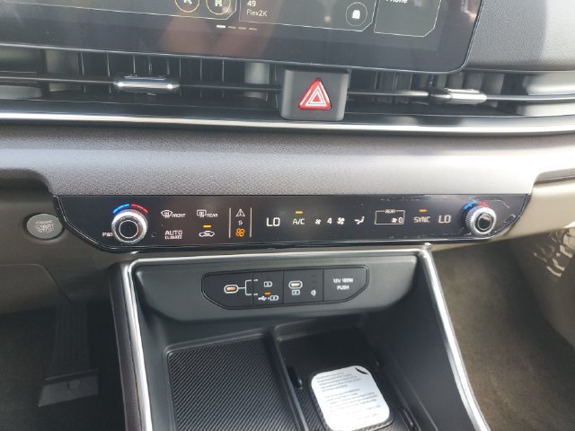 New 2027 Kia Carnival EX FWD image 32