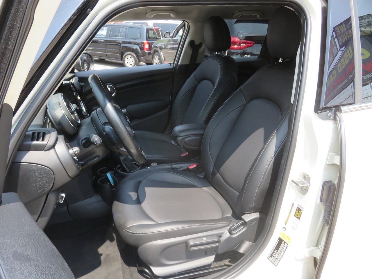Used 2019 MINI Cooper 4-Door Hardtop w/ Signature Upholstery Package FWD image 10