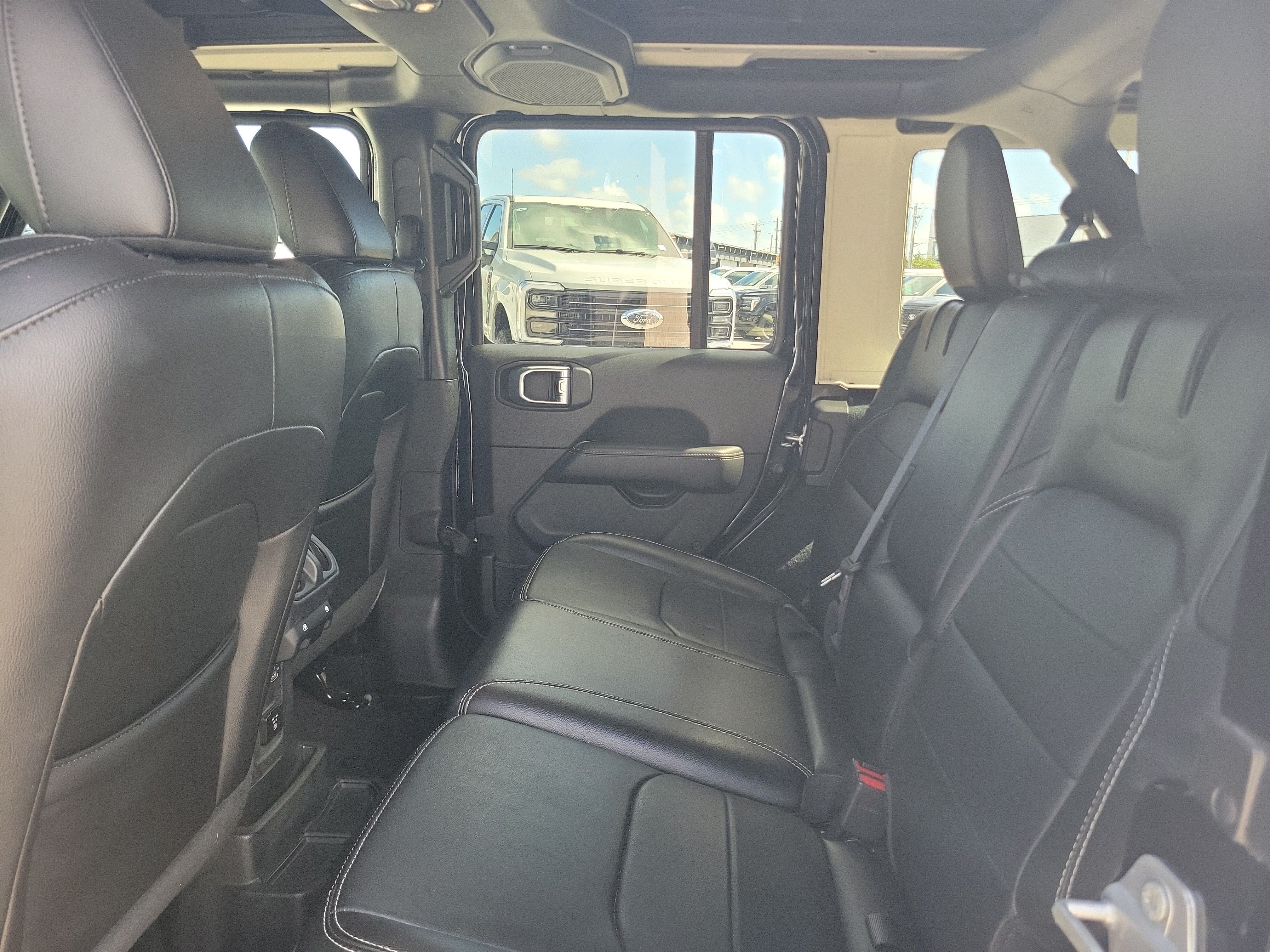 Used 2022 Jeep Wrangler Unlimited Sahara w/ Safety Group AWD/4WD image 12