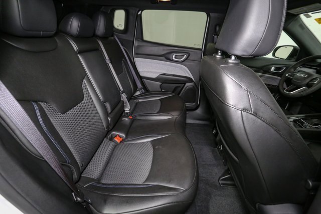 Used 2025 Jeep Compass Latitude image 19