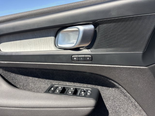 Used 2026 Volvo XC40 B5 Plus AWD/4WD image 21