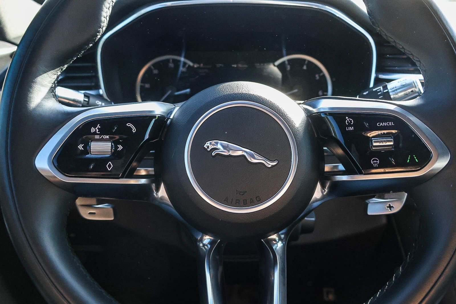 Used 2022 Jaguar F-PACE S image 33