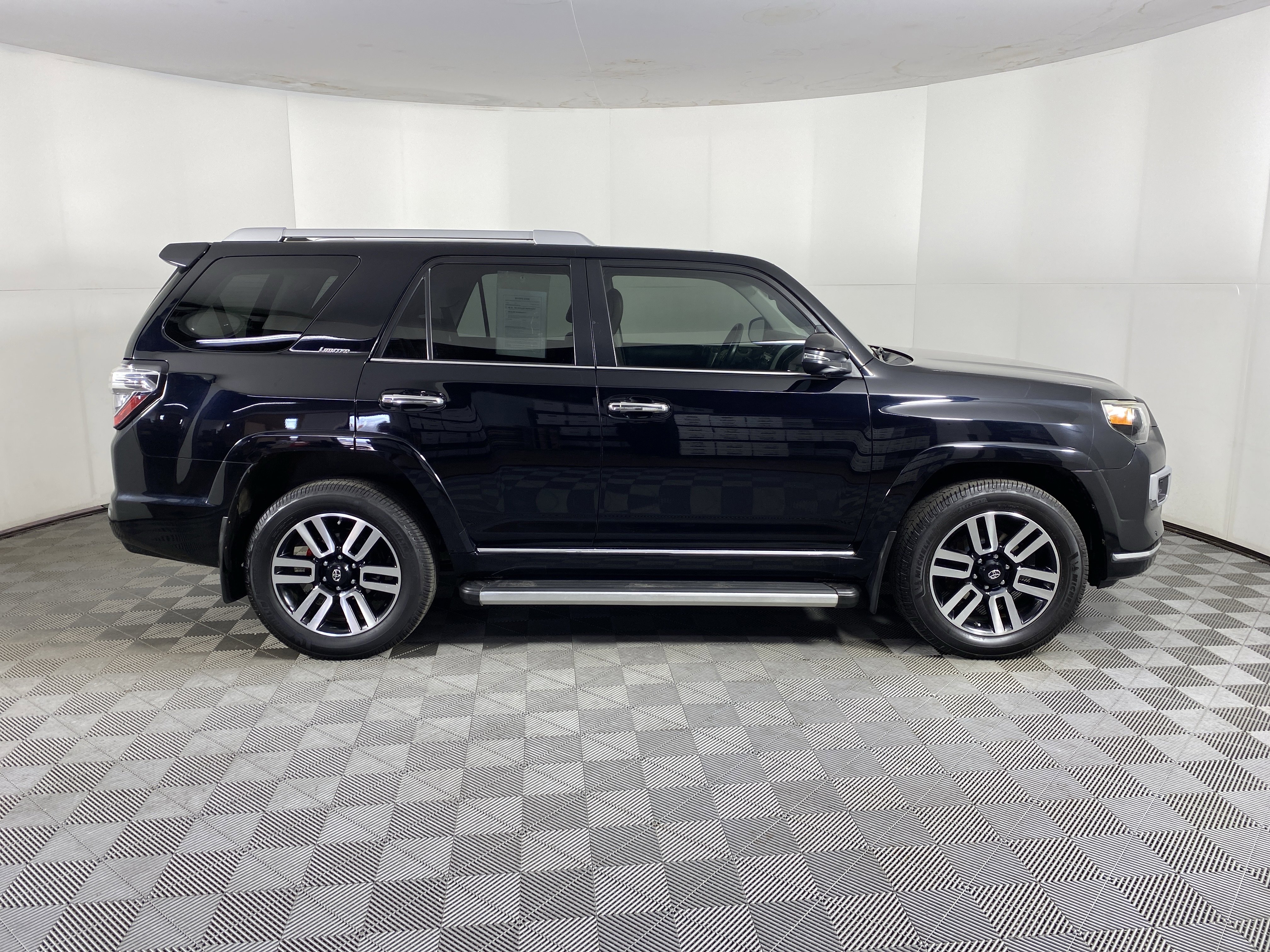 Used 2015 Toyota 4Runner SR5 image 6