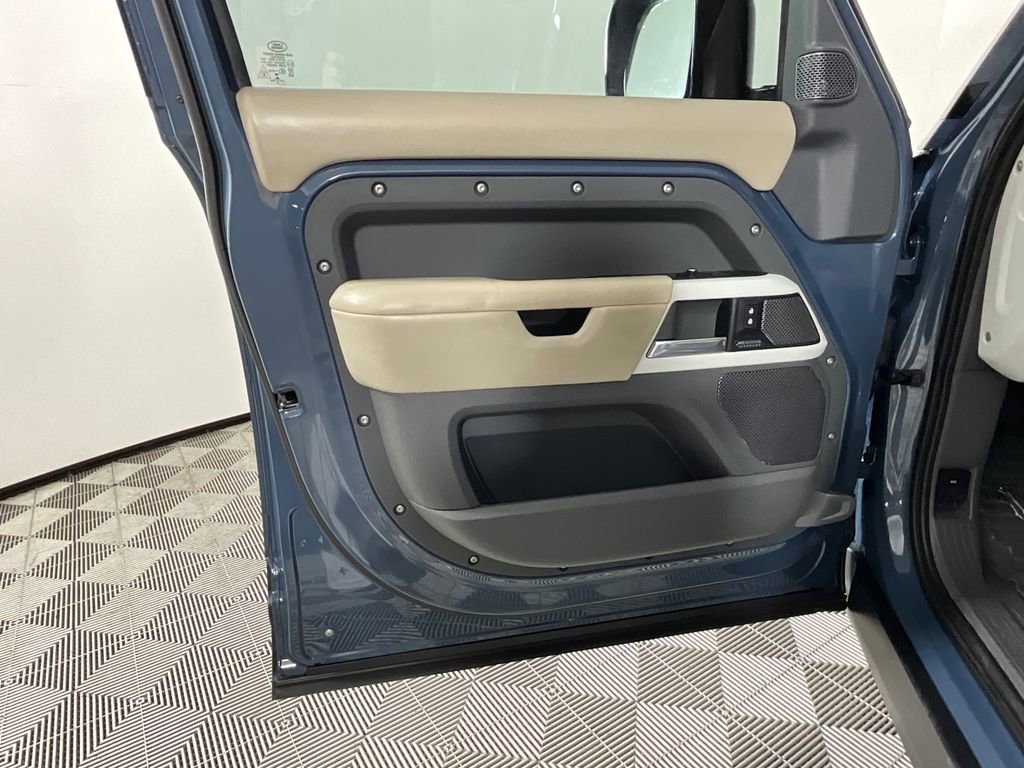 Used 2020 Land Rover Defender 110 HSE AWD/4WD image 18
