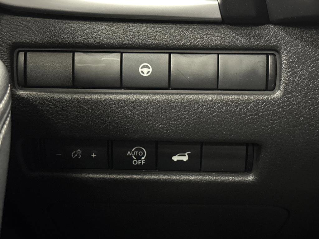 Used 2024 Nissan Rogue SV image 22