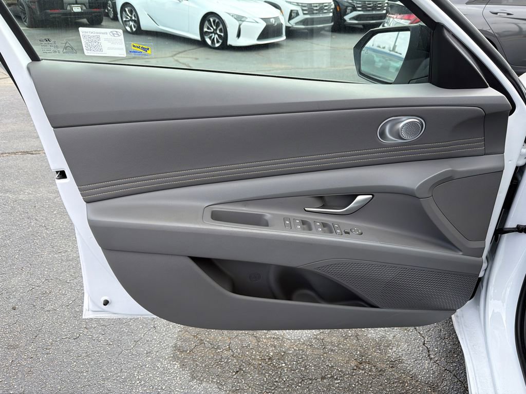 Used 2025 Hyundai Elantra SEL image 10