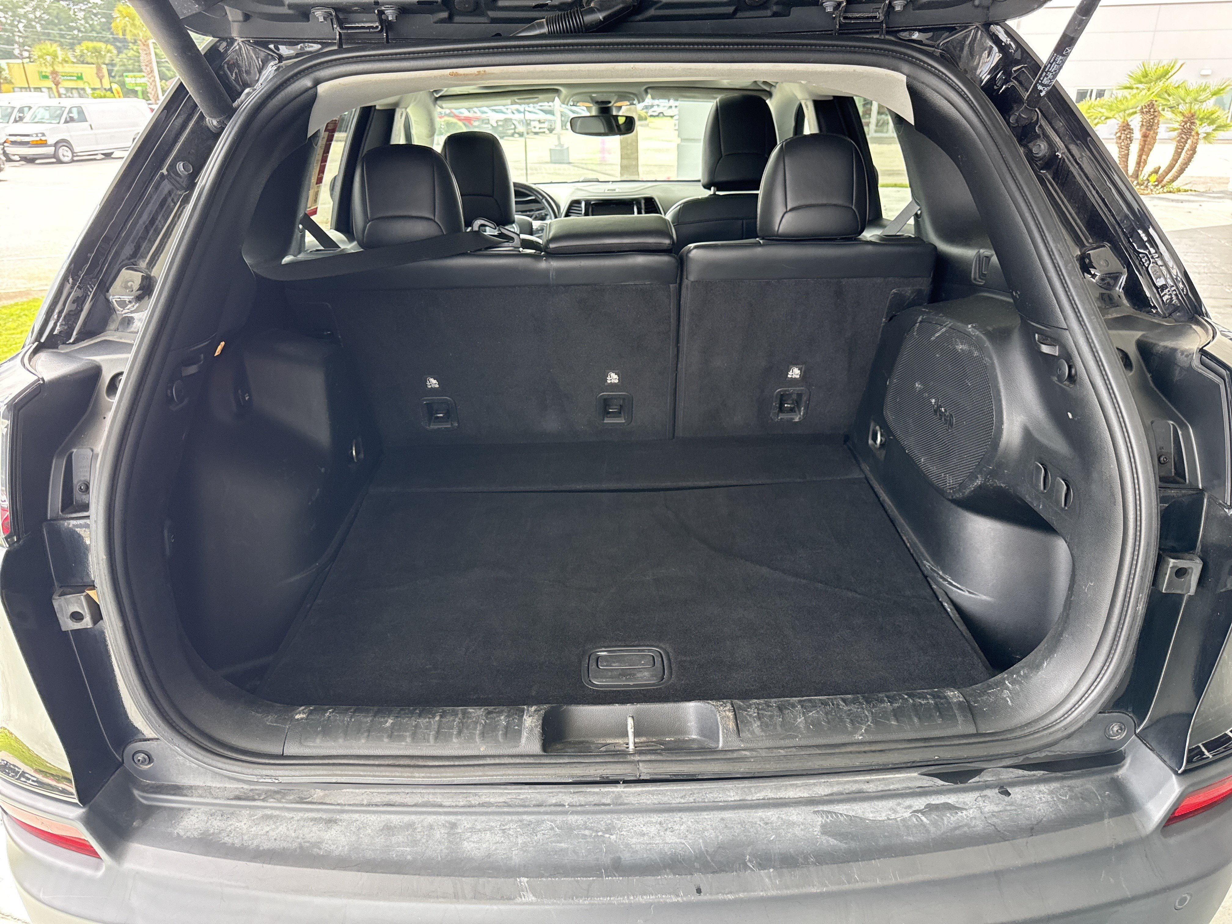 Used 2020 Jeep Cherokee Limited AWD/4WD image 31