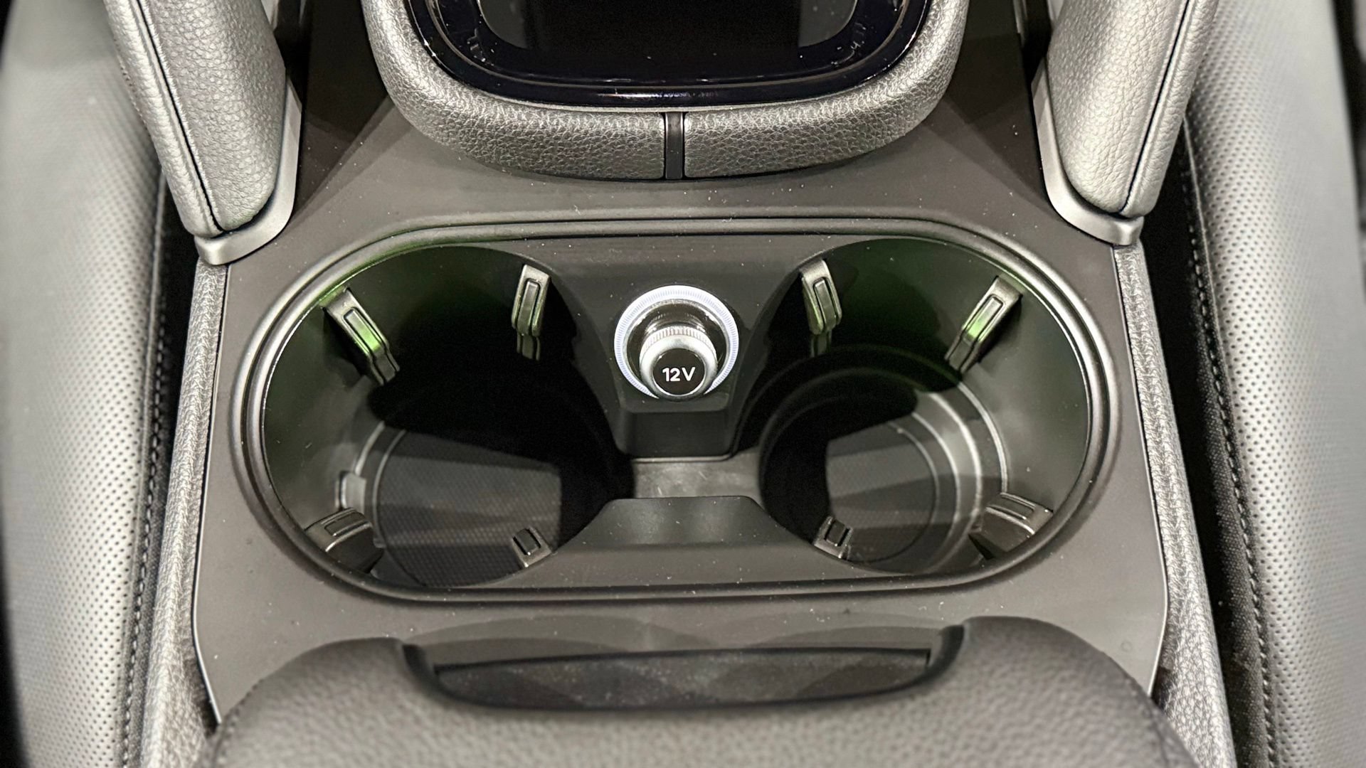 Certified 2025 Porsche Cayenne Coupe AWD/4WD image 90