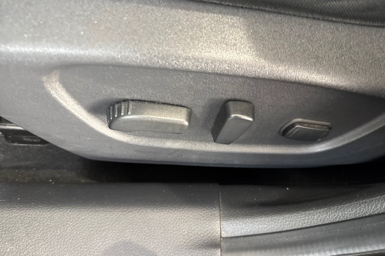 Used 2020 Nissan Rogue SV FWD image 14