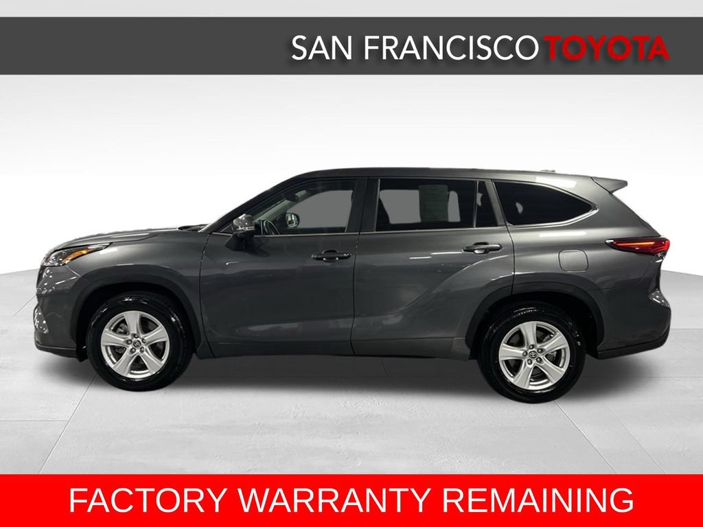 Used 2023 Toyota Highlander LE FWD image 2