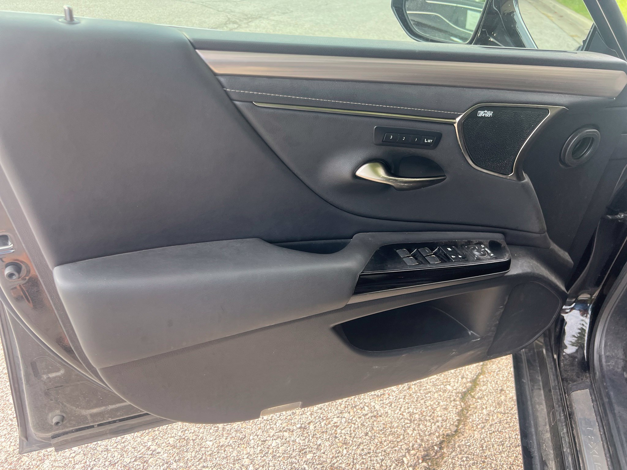 Used 2024 Lexus ES 350 F Sport w/ Accessory Package (Z2) FWD image 10