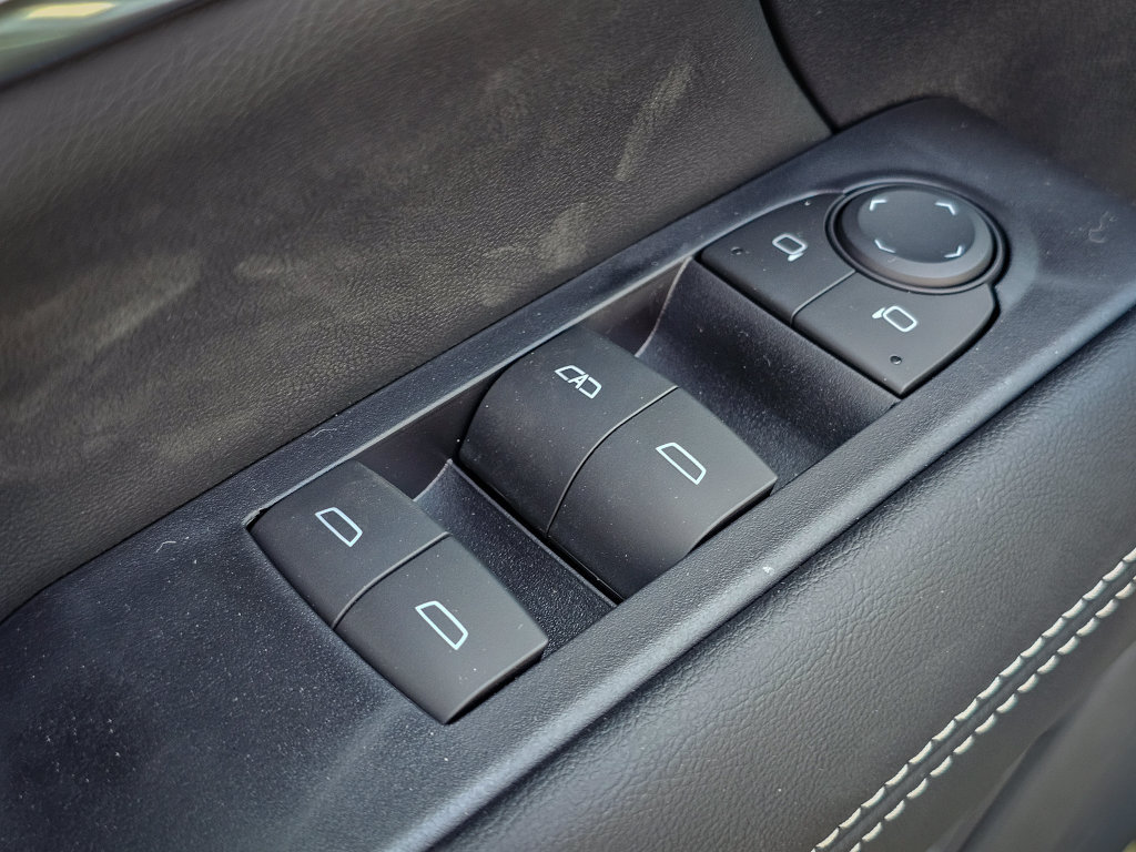 New 2027 GMC Terrain Elevation w/ Elevation Premium Package AWD/4WD image 11