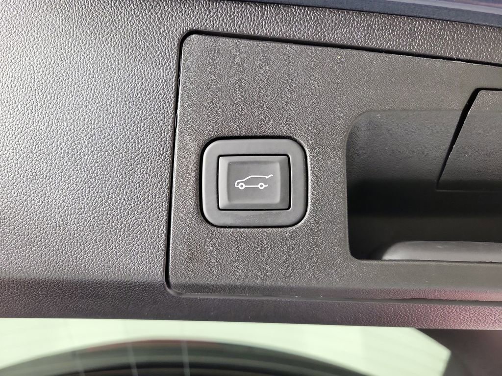 Certified 2025 Cadillac XT4 Premium Luxury image 9