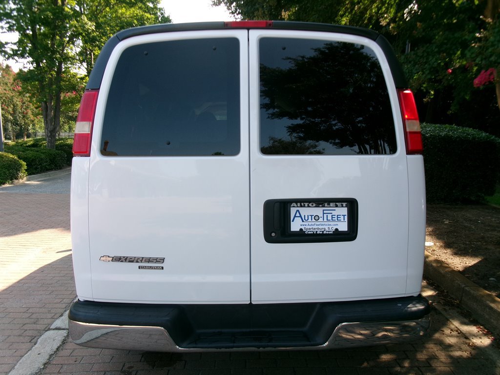 Used 2015 Chevrolet Express 3500 LT w/ LT Preferred Equipment Group RWD image 7