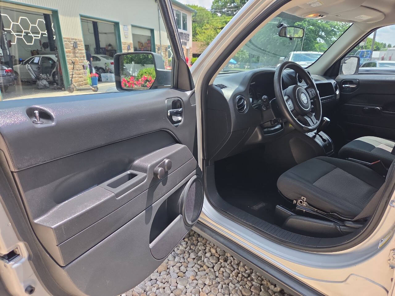 Used 2012 Jeep Patriot Sport w/ Tire & Wheel Group AWD/4WD image 8