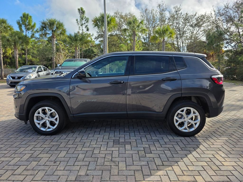 Used 2024 Jeep Compass Sport image 8