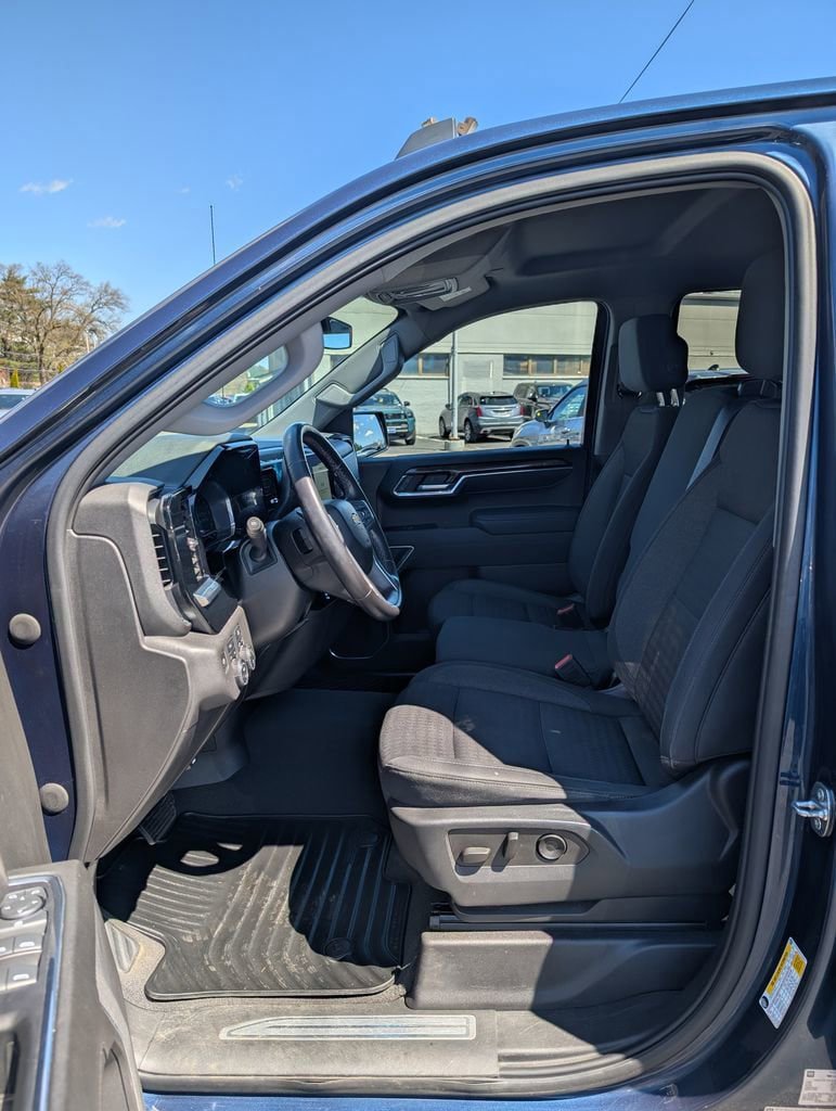 Used 2022 Chevrolet Silverado 1500 LT AWD/4WD image 13