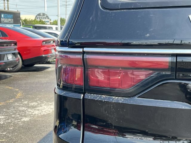 Used 2024 Jeep Wagoneer Series III AWD/4WD image 10